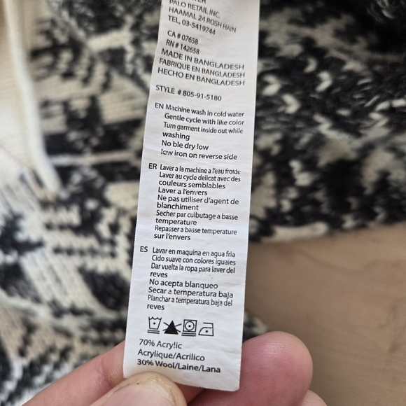 Cozy Knit Hooded Sweater with Snowflake Pattern - Picture 11 of 11